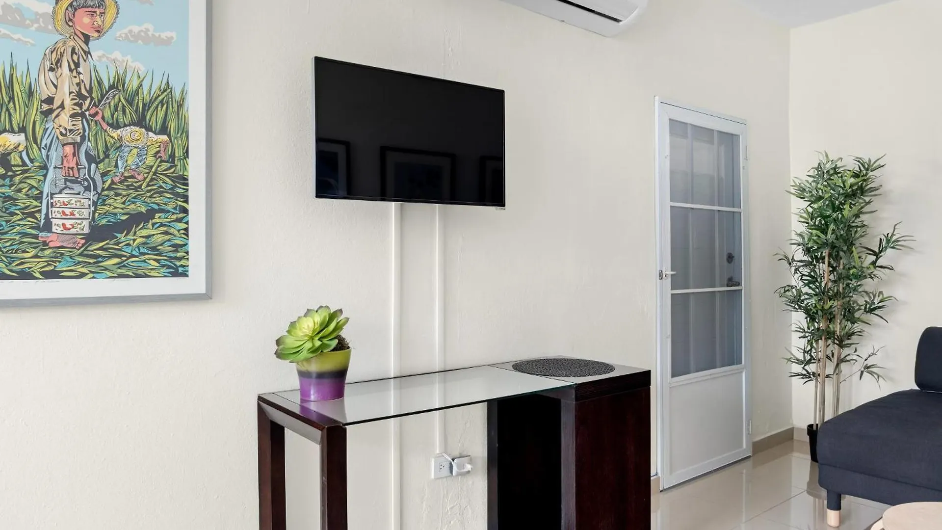 Prime Location At Condado Beach 1Br 1 Ba - Apt 7 San Juan Puerto Rico